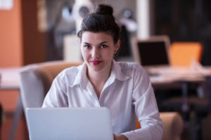 business-woman-leaning-into-computer